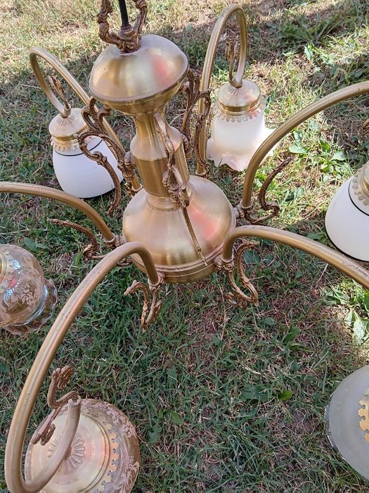 Candelabru vechi  de peste 100 de ani ,auriu  adus din Spania,6 brațe,