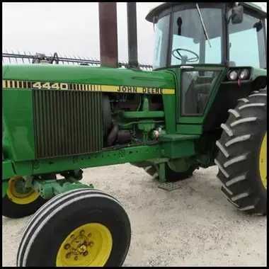 Dezmembrez tractoare john deere 3030 3130 4440 7710 .