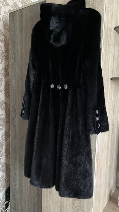 Продаж норковую шубу