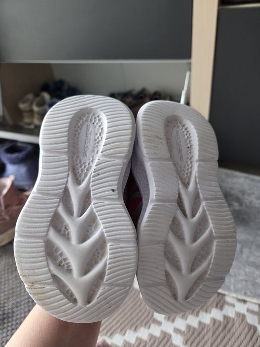 Adidasi skechers bebe marimea 22 cu luminite