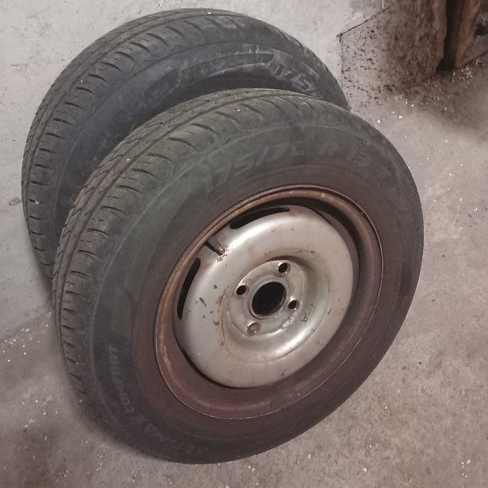 Продавам 4 гуми с джанти