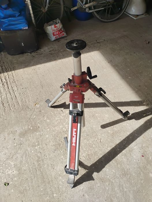 Laser hilti cu trepied