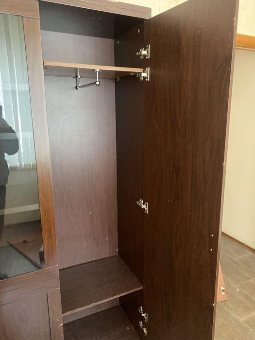Продам шкаф средным сост