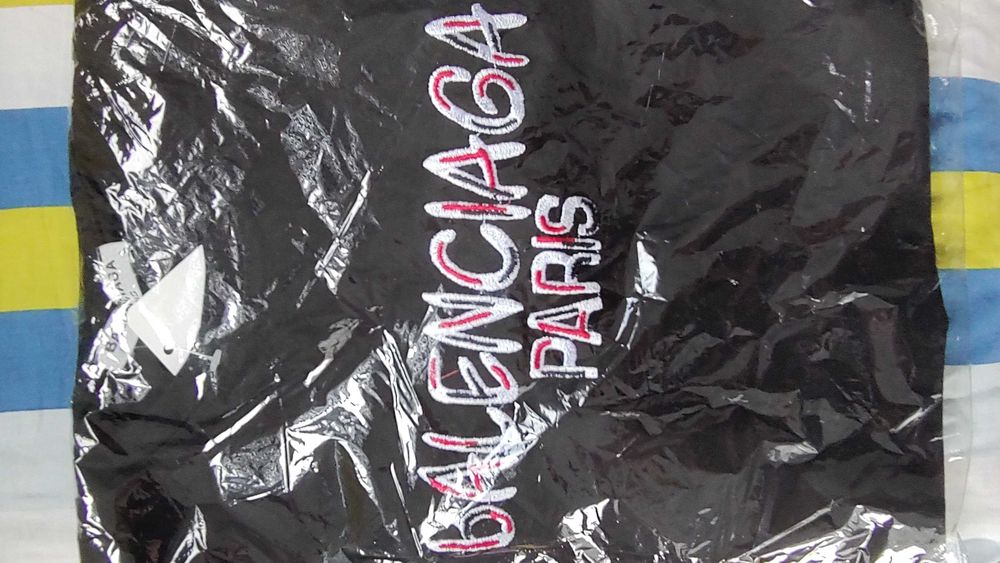 Нова тениска Balenciaga Paris