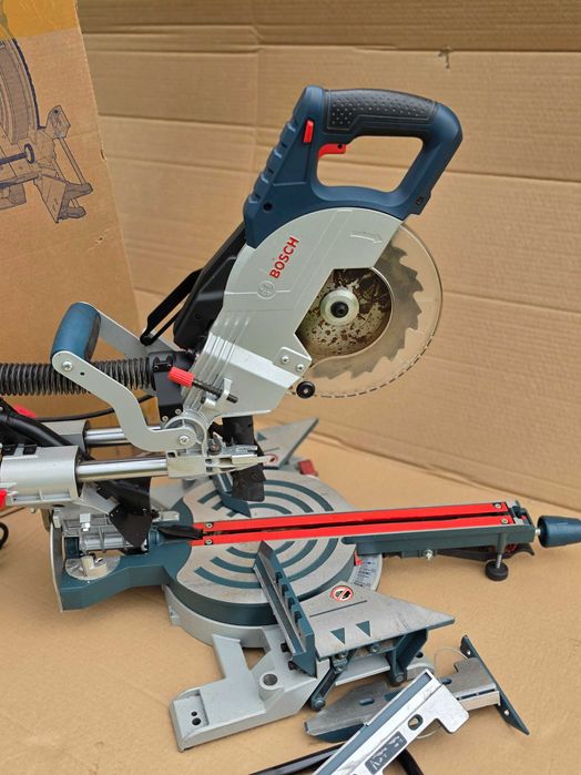 BOSCH GCM 8 SJL Ferăstrău circular staționar cu sanie de glisare