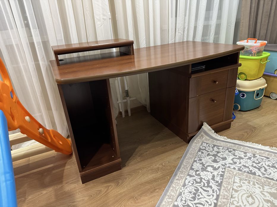 Продам компьютерный стол