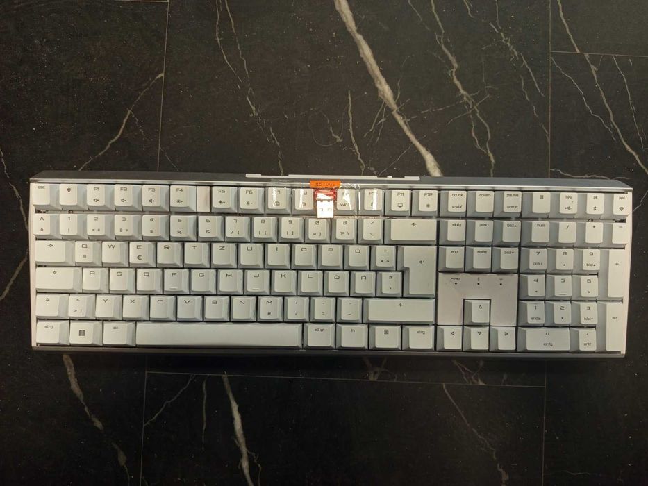 Бяла механична геймърска клавиатура Cherry MX Board 3.0 S