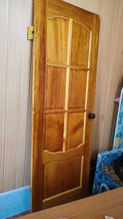 Дверь деревянная