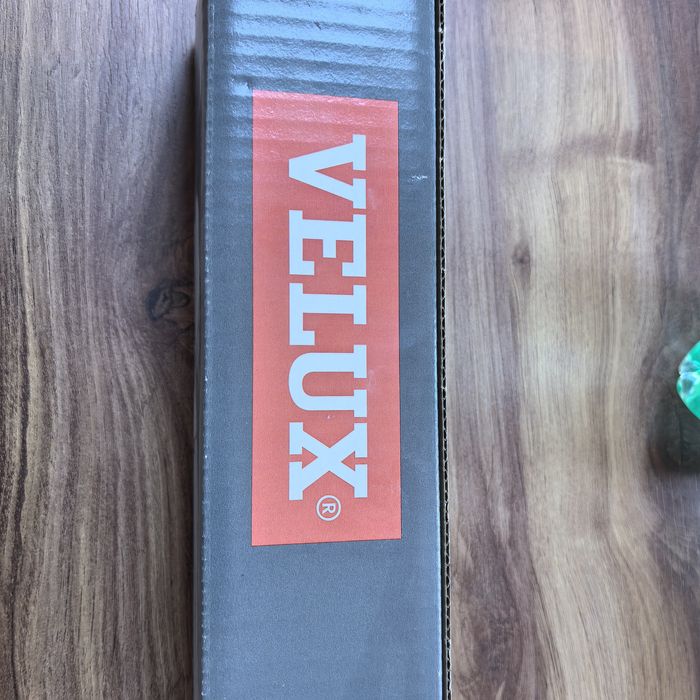 Продавам щора\сенник за прозорец Велукс