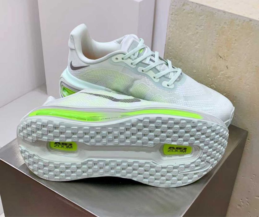 Нови дамски маратонки Nike Vomero Premium Barely Green Volt