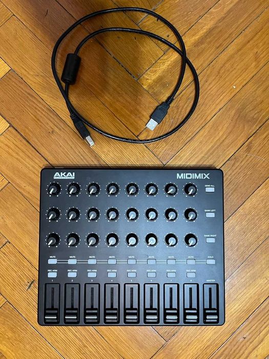Akai Midimix контролер