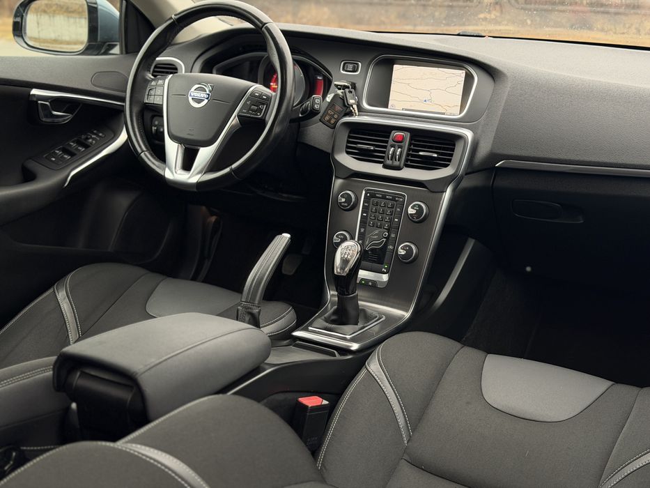 Volvo v40, 1.6 diesel, MOMENTUM , 2013, euro 5