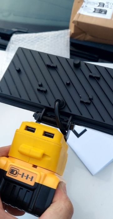 Reflector pe baterie DeWalt