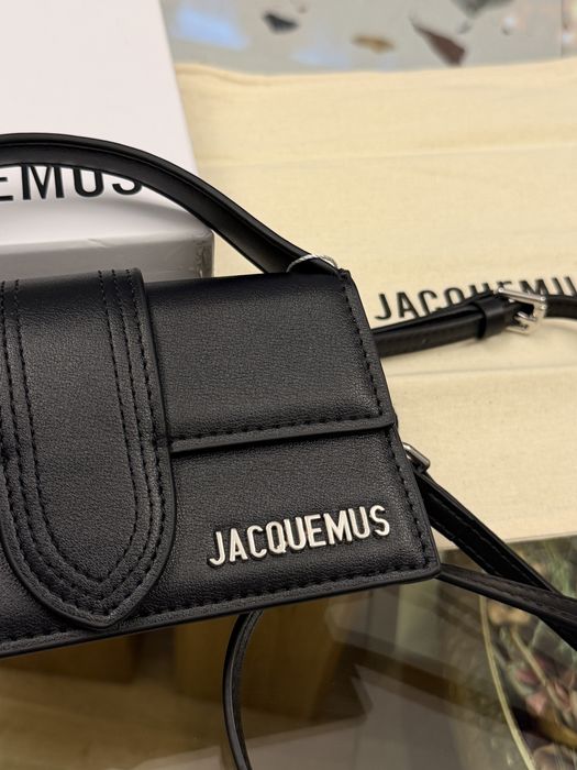 Geanta Jacquemus neagra cu scris argintiu