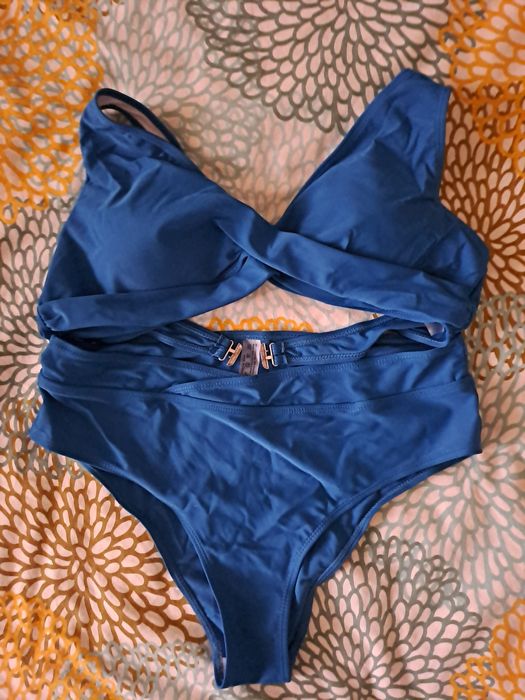 Едноцветни бански от две части XL