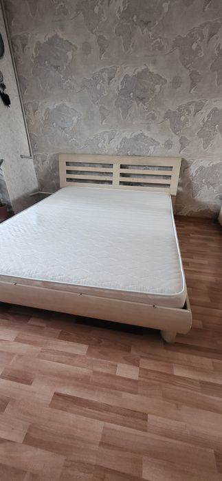 Продам кровать с матрасом