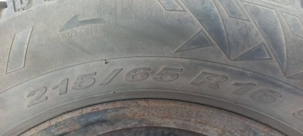 Комплект зимних шин 215/65 R16