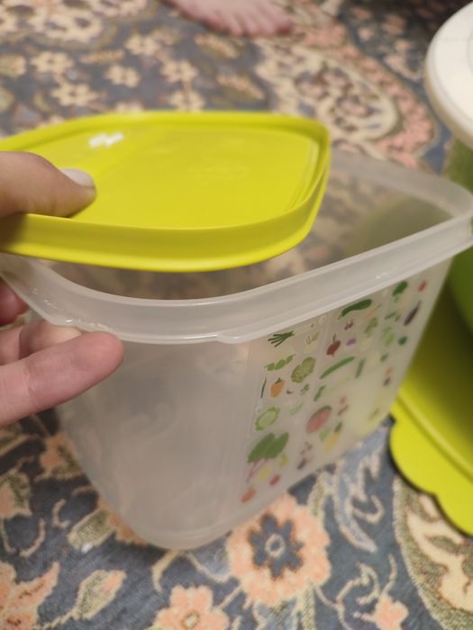 Посуда Tupperware,