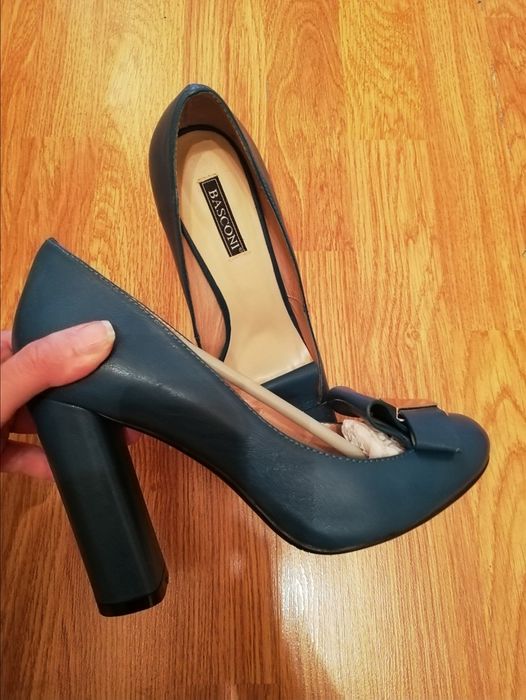 Продам туфли кожаные на каблуках фирмы Basсoni