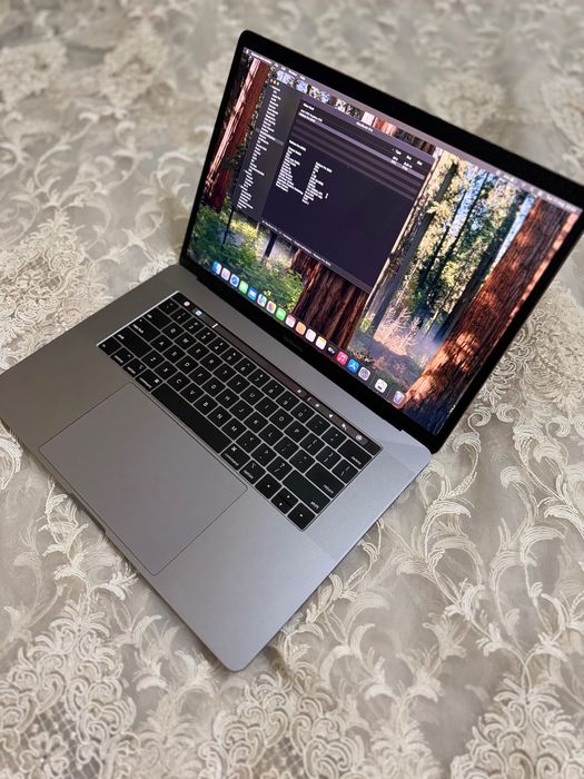 Macbook pro i7 16/256gb