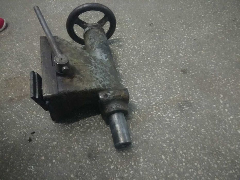 Banc Metalic cu 4 sertare ,  Papusa Strung