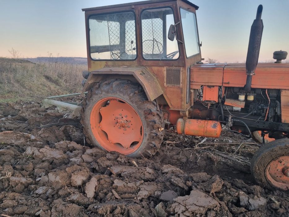 Tractor, plug, disc si remorca