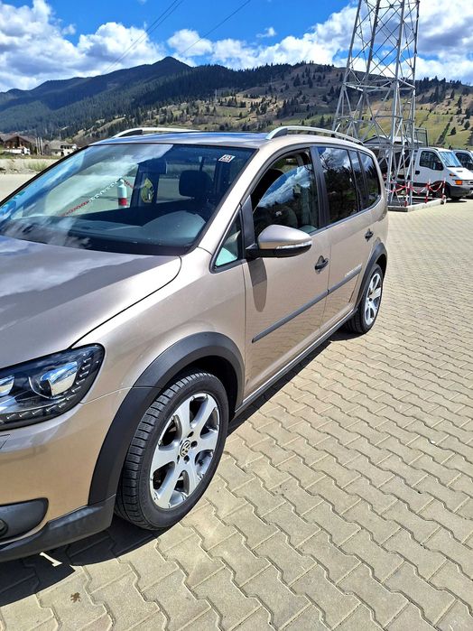 VOLKSWAGEN Touran 2012 — imagine 3