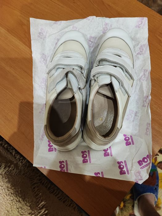 Продам кроссовки женские ортопедические