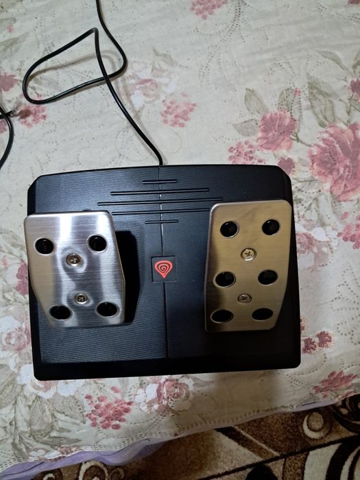 Продавам волан GENESIS SEABORG 400