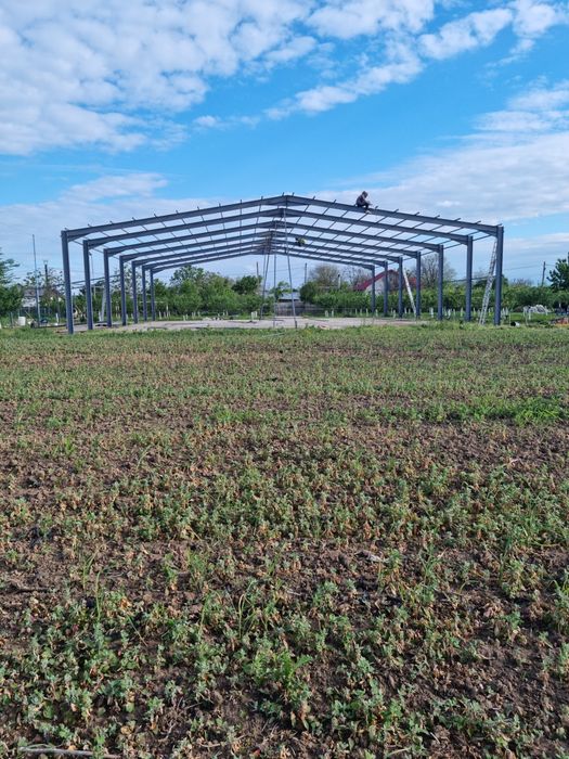 Vand hala pentru  depozitare  cereale sau utilaje  agricole  cu montaj asigurat