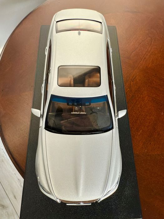 Machetă Autoart Signature Lexus LS600hL 1:18