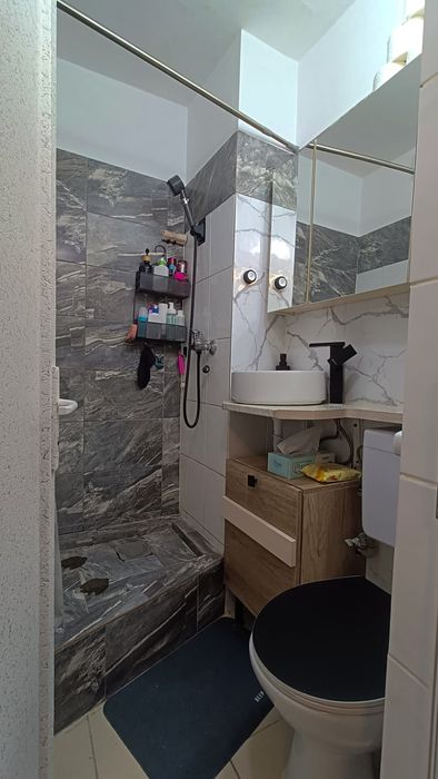 Garsoniera de vânzare zona Apărătorii Patriei