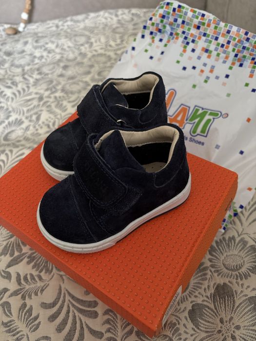 Продам детскую обувь 18р  TIFLANI