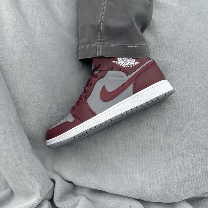 Pantofi Sport Air Jordan 1 Mid Cherry Red Gri - 100% originali