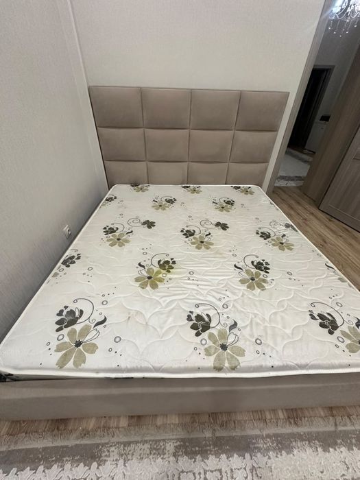 Продается двуспальная кровать