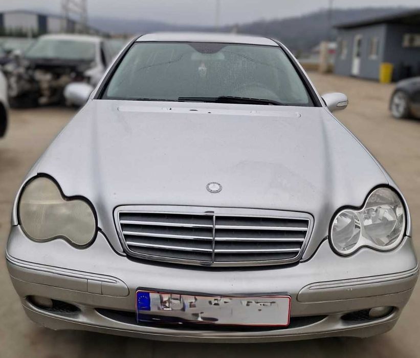 Dezmembrez Mercedes C Class W203 2.2D 6+1 trepte 2005