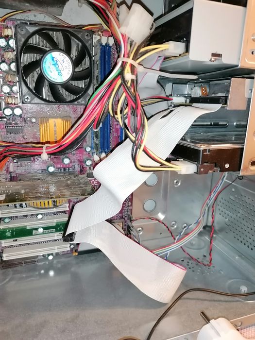 Частичен набор от компютър за Windows 98/XP