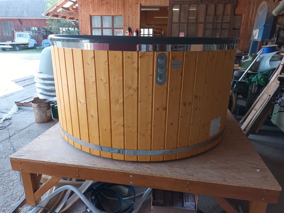 Джакузи на дърва външно с всички екстри