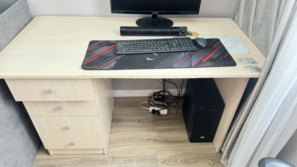 Компьютерный стол со шкафом