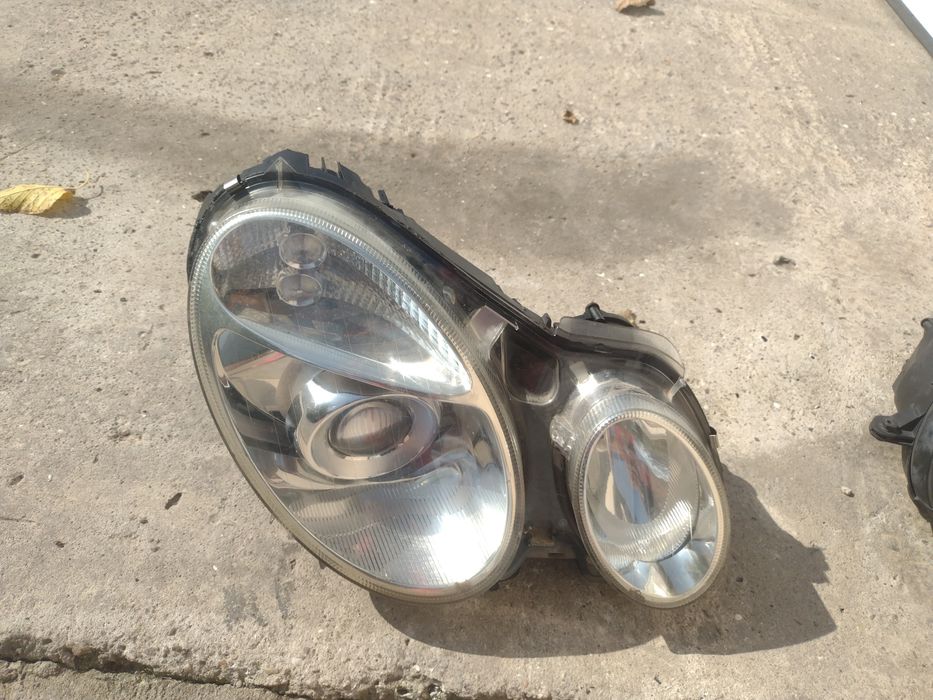 Продавам фарове за mercedes w211 авангард