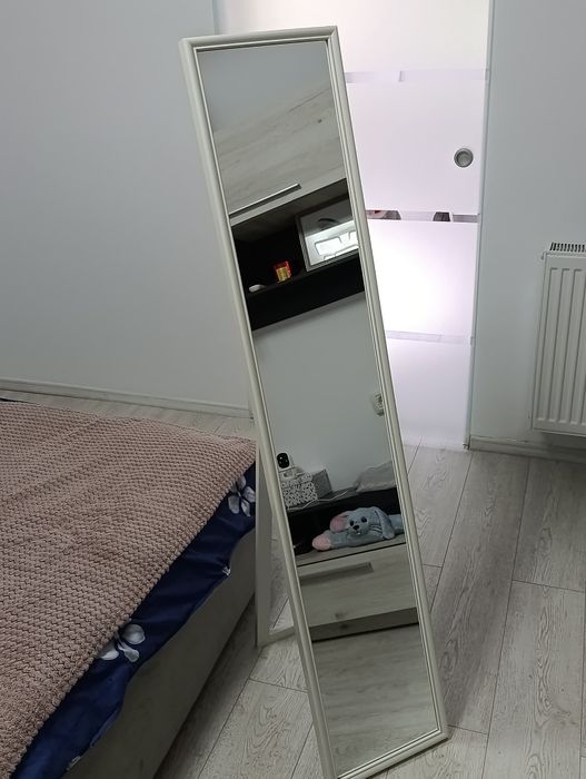 Oglindă cu suport reglabil