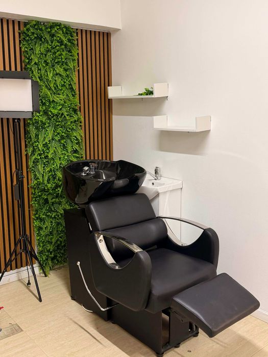 Închiriez 2 posturi de lucru coafor – Zona Centrală (Universitate/Patria)