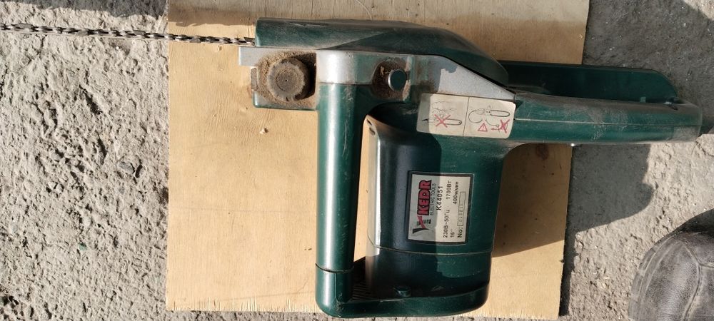 Электропила на цепи