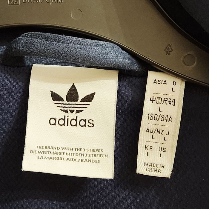 Ветровка ADIDAS в стиле ретро.