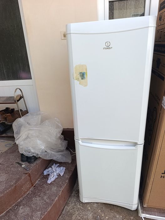 Холодильник сотилади