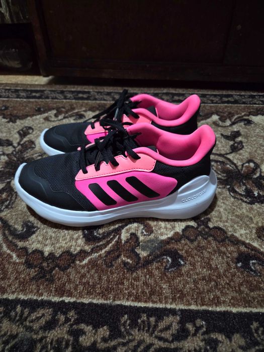 Продавам маратонки Adidas