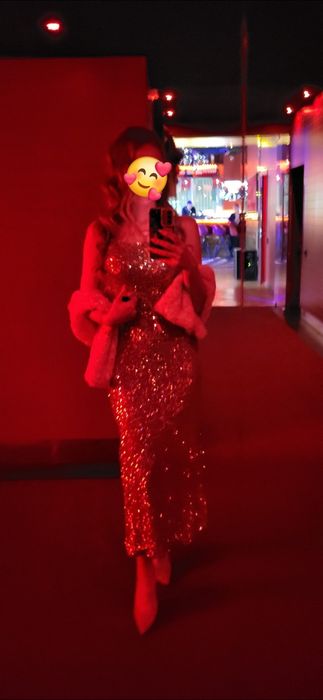 Продаю сверкающее платье в пол