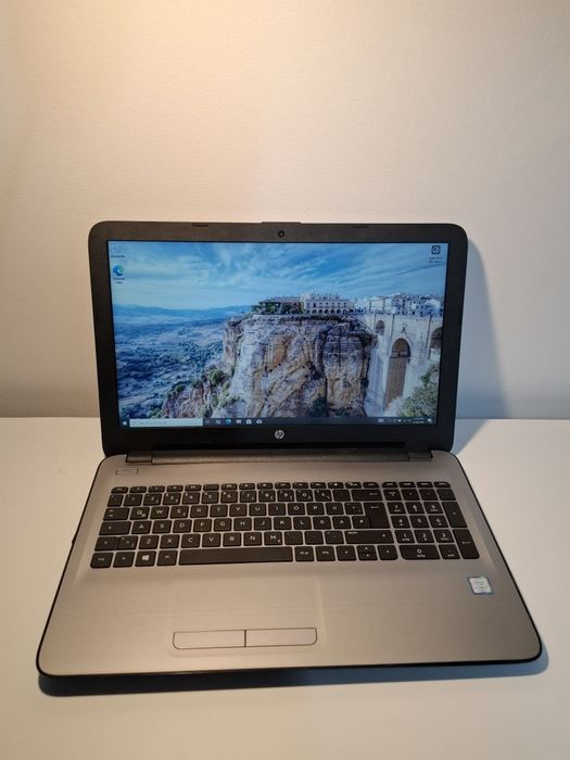 Laptop cu i7, ssd 256g, 8 g ram ddr4