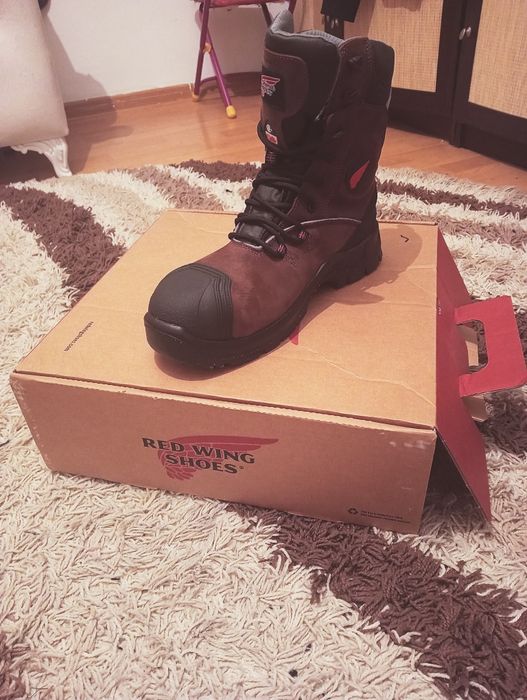 Срочно продаётся обувь RED WIHG размер 43