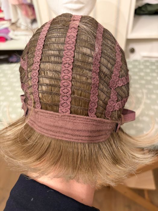 Перука, 24 см, високо качество.